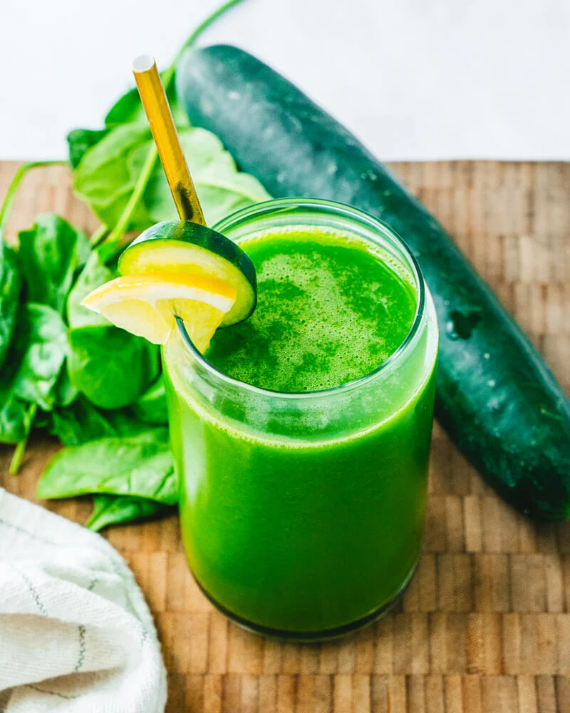 Green Juice Recipe (Easy & Delicious!)